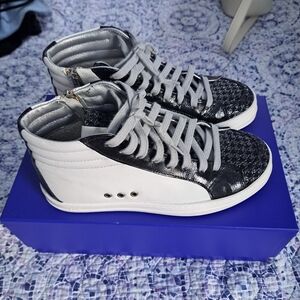 P448 Skate Mid Sneakers